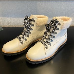 Tom's Mesa Boot Waterproof White Leather/Faux Plush Shearling (Size 9 Women's).